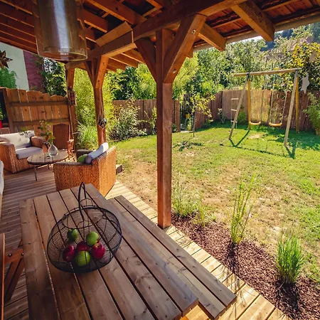 Premium In With Garden דירה