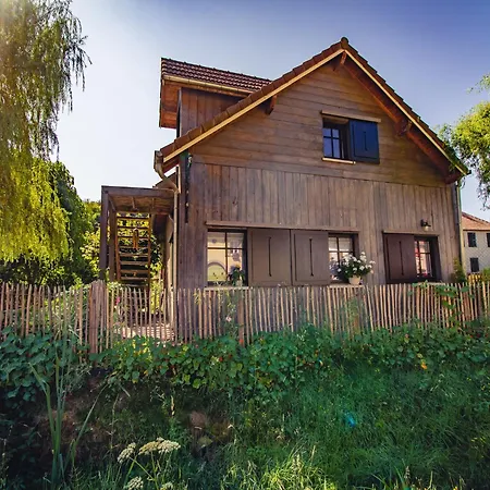 Premium In With Garden Apartman
