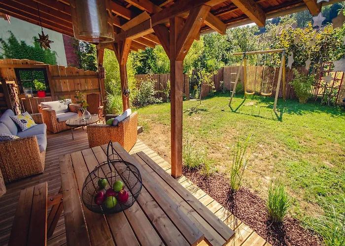 Premium In With Garden Apartmán